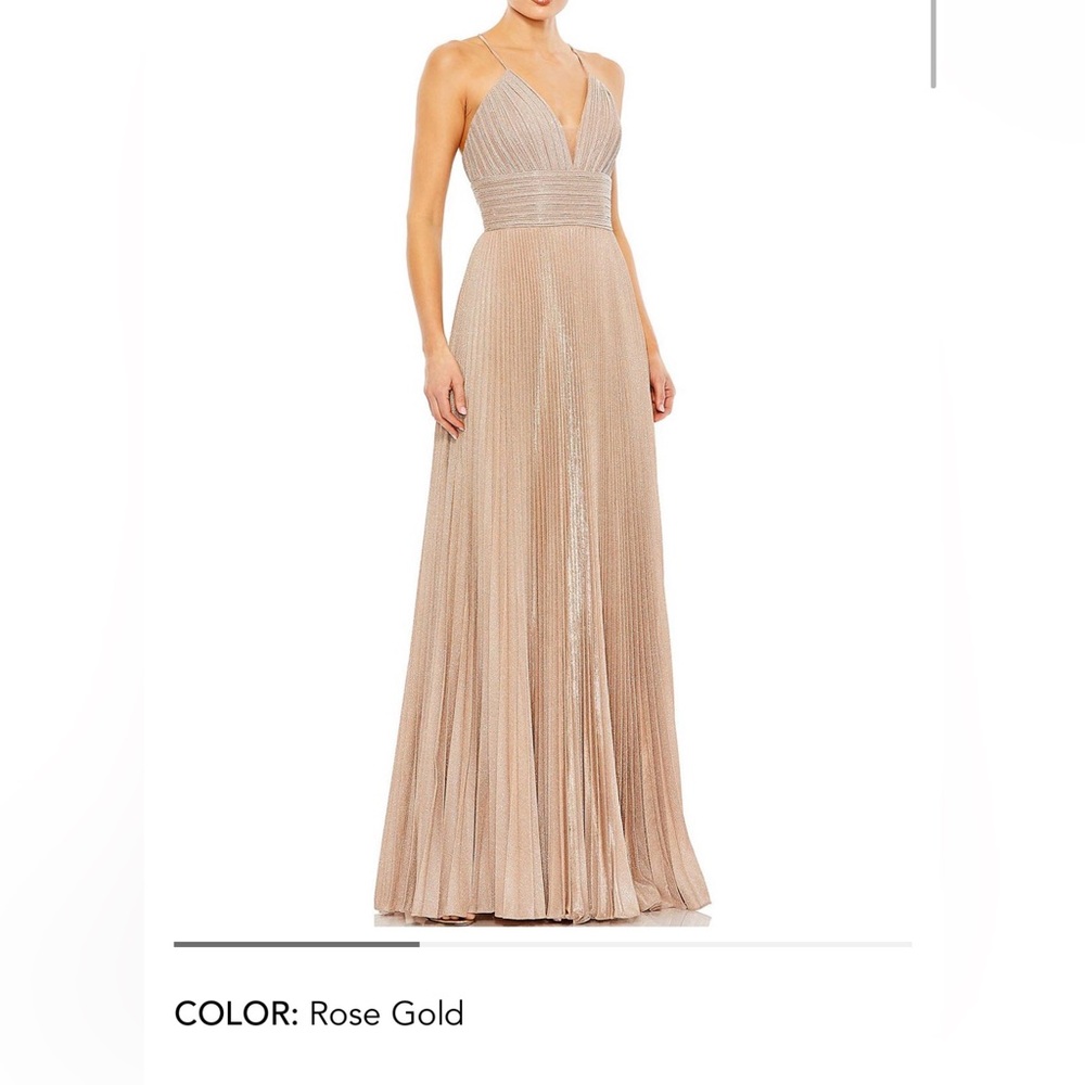 MAC DUGGAL
Shimmer Pleated V neck Gown